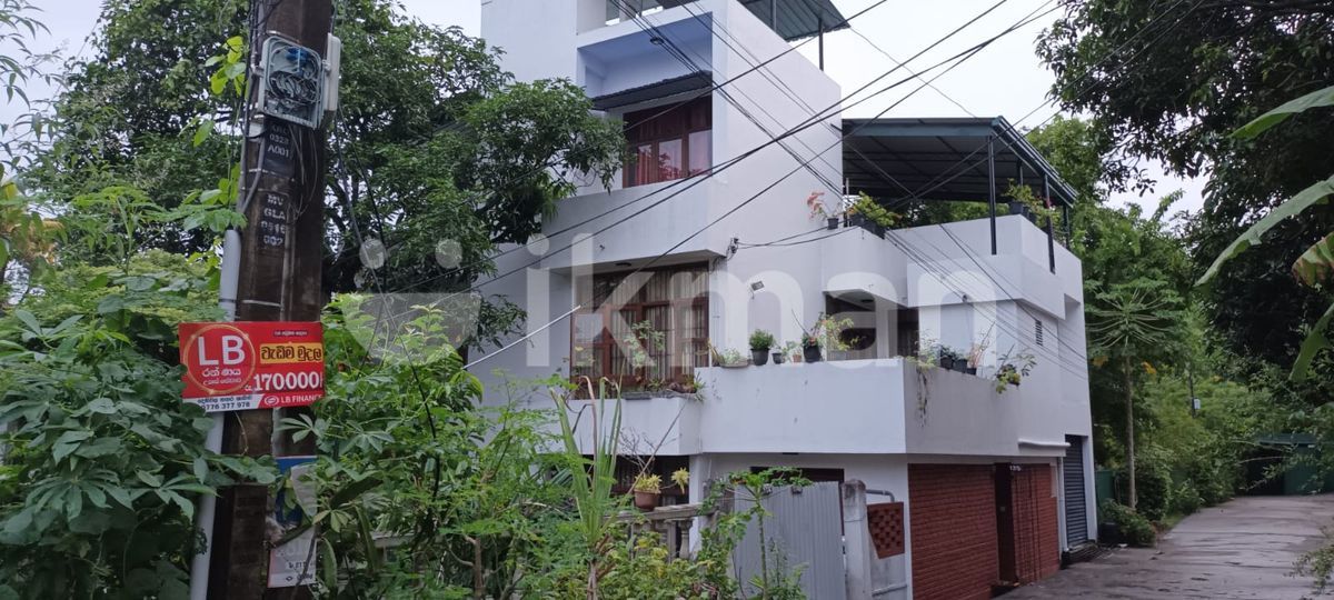 Three Story Modern House For Sale in Dehiwela ikman