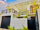 Top Valuable Upstairs 5 Bed Rooms House For Sale In Negombo Area