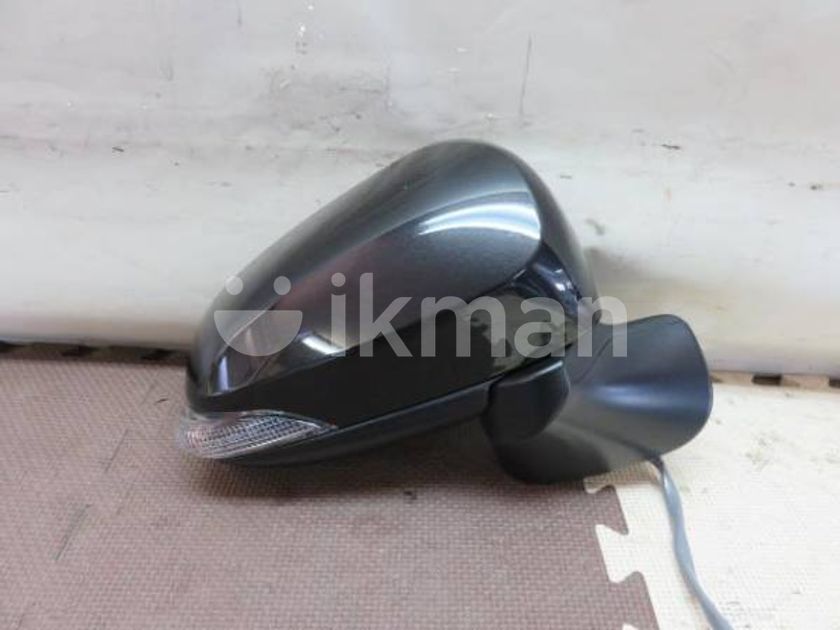 Toyota Axio Side Mirror Parts in Maharagama ikman