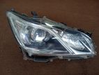 Toyota crown head light