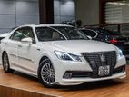 Toyota Crown Royal Saloon low Km 2020