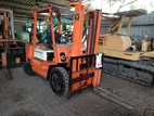 TOYOTA GASOLINE 2 TON FORK LIFT