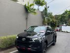 Toyota Hilux Black Edition 2025