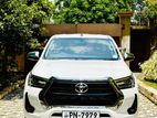 Toyota Hilux V Grade 2025