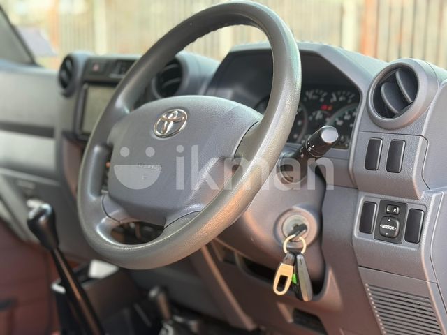 Toyota Land Cruiser 79 2018 photo 2