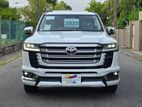 Toyota Land Cruiser Sahara V6 LC300 2025