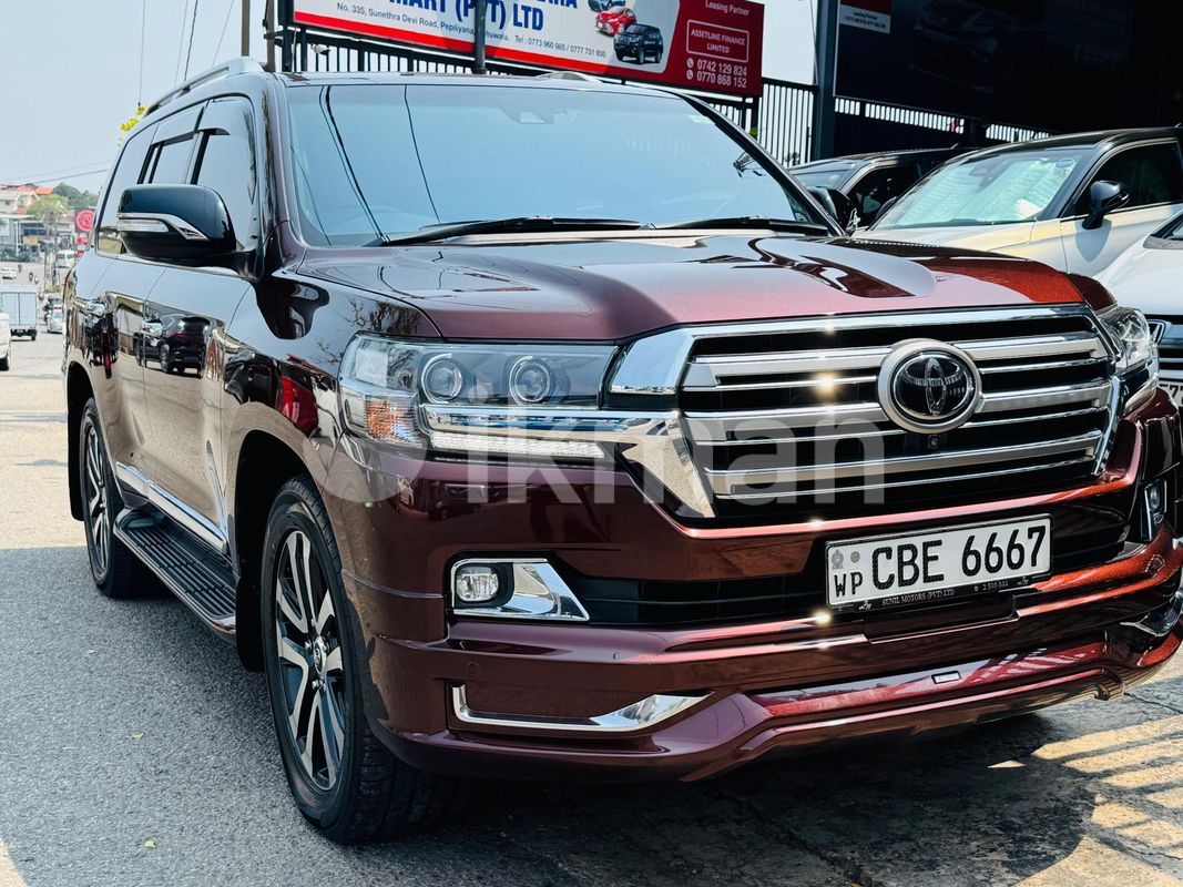 Toyota Land Cruiser Sahara V8 ZX Night Edition 2017 for Sale in Toyota Land Cruiser Sahara V8 ZX Night Edition 2017 for Sale in