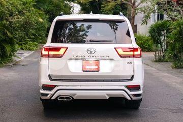 Toyota Land Cruiser Sahara ZX LC300 Full Spec 2024 for Sale