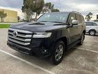 Toyota Land Cruiser V8 LC300 ZX 2025