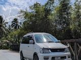 Toyota Noah 2000