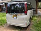 Toyota Noah 2014