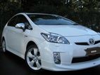 Toyota Prius 2013 සඳහා අවම පොලියට 85% ලීසිං