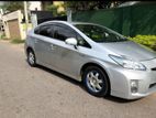 Toyota Prius 3rd Gen Hybrid Car for Rent