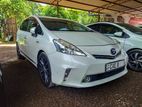 Toyota Prius Alpha 2013