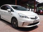 Toyota Prius Alpha 2013
