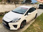 Toyota Prius G Sport Car For Rent