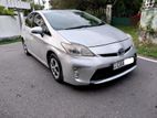 Toyota Prius Hybrid Car For-Rent
