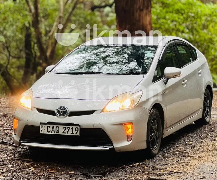 Toyota Prius Hybrid Car for Rent in Beruwala | ikman