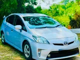 Toyota Prius S 3rd Generation 2013