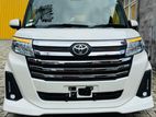 Toyota Roomy Custom GT 2023