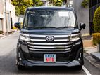 Toyota Roomy Custom-GT Black 2021