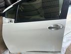 Toyota Vitz KSP 130 left Front door