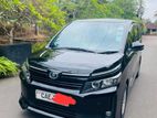 Toyota Voxy 2014