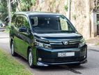 Toyota Voxy 2014