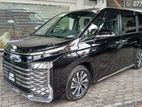 Toyota Voxy 2022