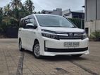 Toyota Voxy Highest Spec 2014