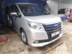 Toyota Voxy Noah 2014