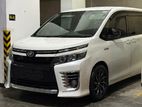 Toyota Voxy Station Wagon 2014