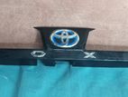 Toyota Voxy Zrw90 W Dicky Door Garnish