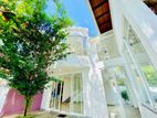 Two Storied Luxury Upstairs House In Battaramulla