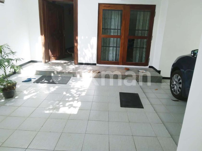 Two Story House for Sale in Colombo 05 ikman