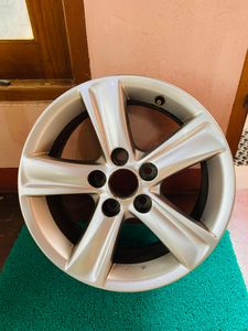 Alloy Wheel 16' 5 Stud Japan for Sale