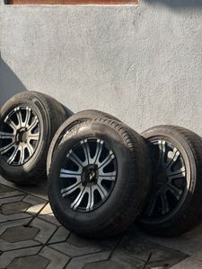 Size-13 Alloy Wheel with Tires for Sale
