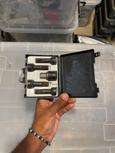 E class E200 E220 E350e W213 anti theft locking wheel nut set for Sale