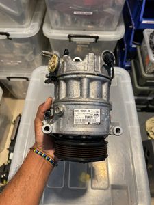 Genuine Land Rover Discovery 4 2015 AC compressor for Sale