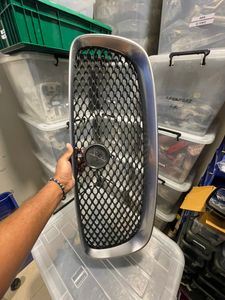 Genuine New Jaguar F Pace main grille for Sale