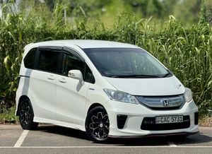 Honda Freed Highest Grade 2013 for Sale