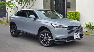 Honda Vezel Z - Apple Carplay 2025 for Sale