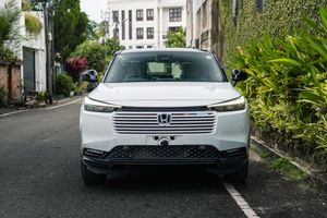 Honda Vezel Z PLAY MOON ROOF 2025 for Sale