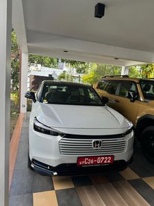 Honda Vezel Z Play Moon Roof Dec 2026 for Sale