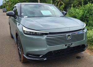 Honda Vezel Z play Moonroof 2024 for Sale