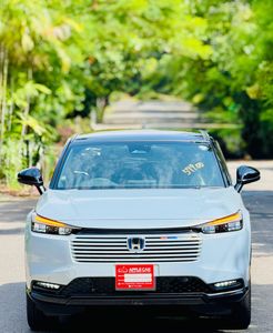 Honda Vezel Z Play Moonroof 2025 for Sale