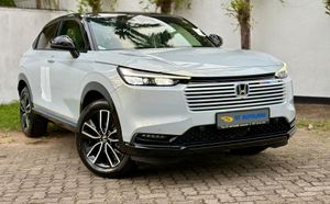 Honda Vezel Z Play Sunroof 2025 for Sale