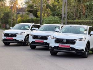 Honda Vezel Z Premium 10Spk 4Way 2025 for Sale