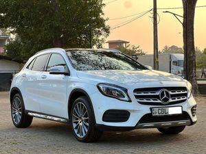 Mercedes Benz GLA 200 AMG Line 2019 for Sale