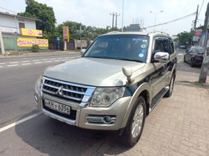 Mitsubishi Montero CENTER SPARE WHEEL 2007 for Sale